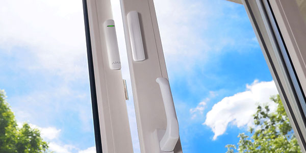DoorProtect-600x300_0002_Luminosité_Contraste 1